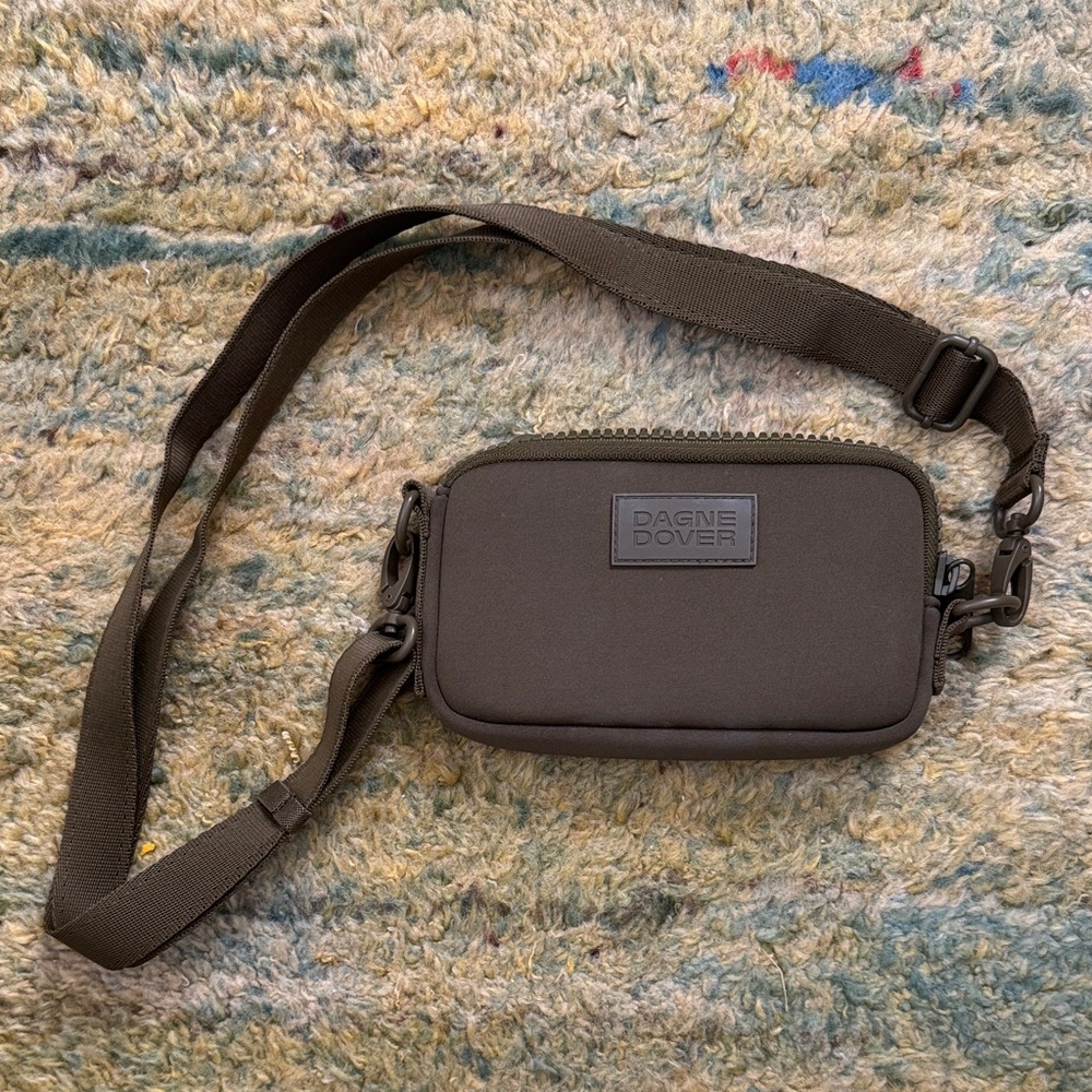 Dagne Dover Mara cellphone sling moss green